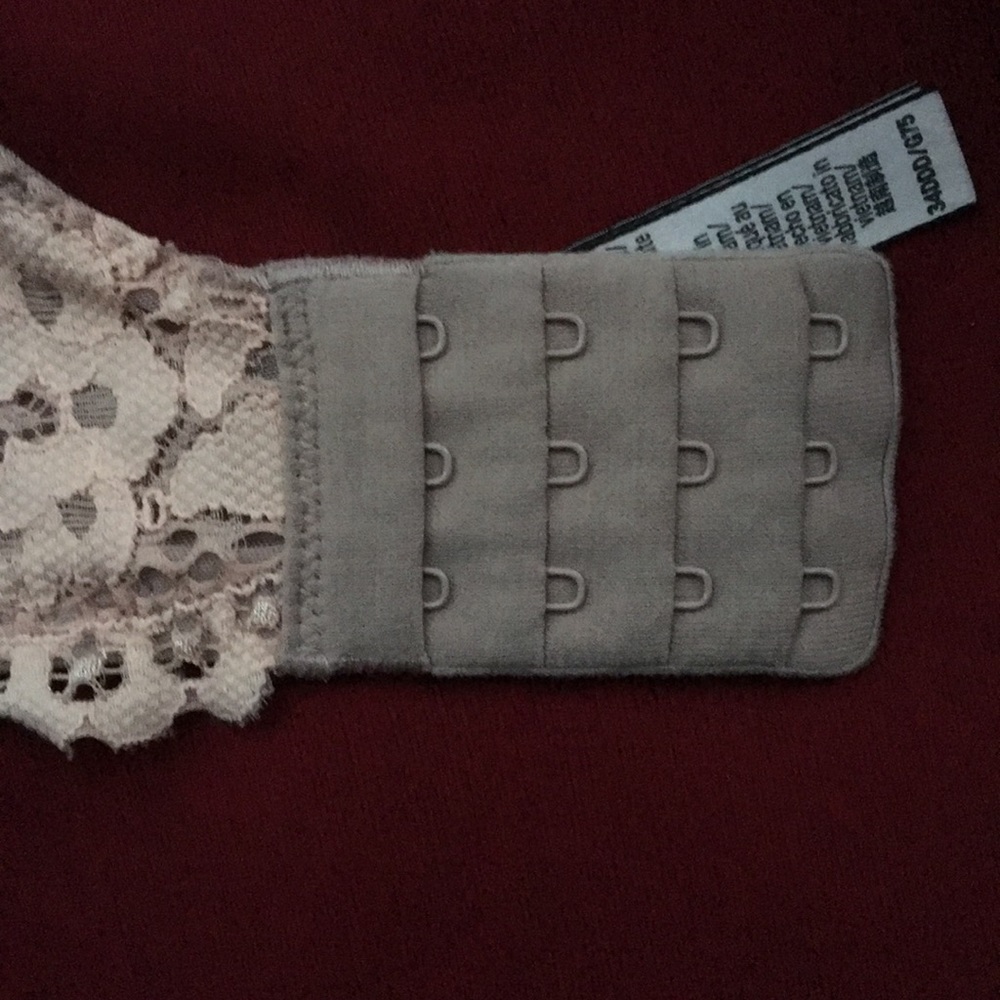 $20/2 Victoria’s Secret Body by Victoria bra - Picture 2 of 4
